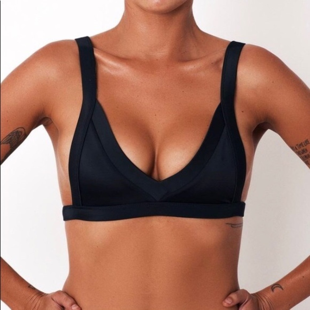 Black bikini top.